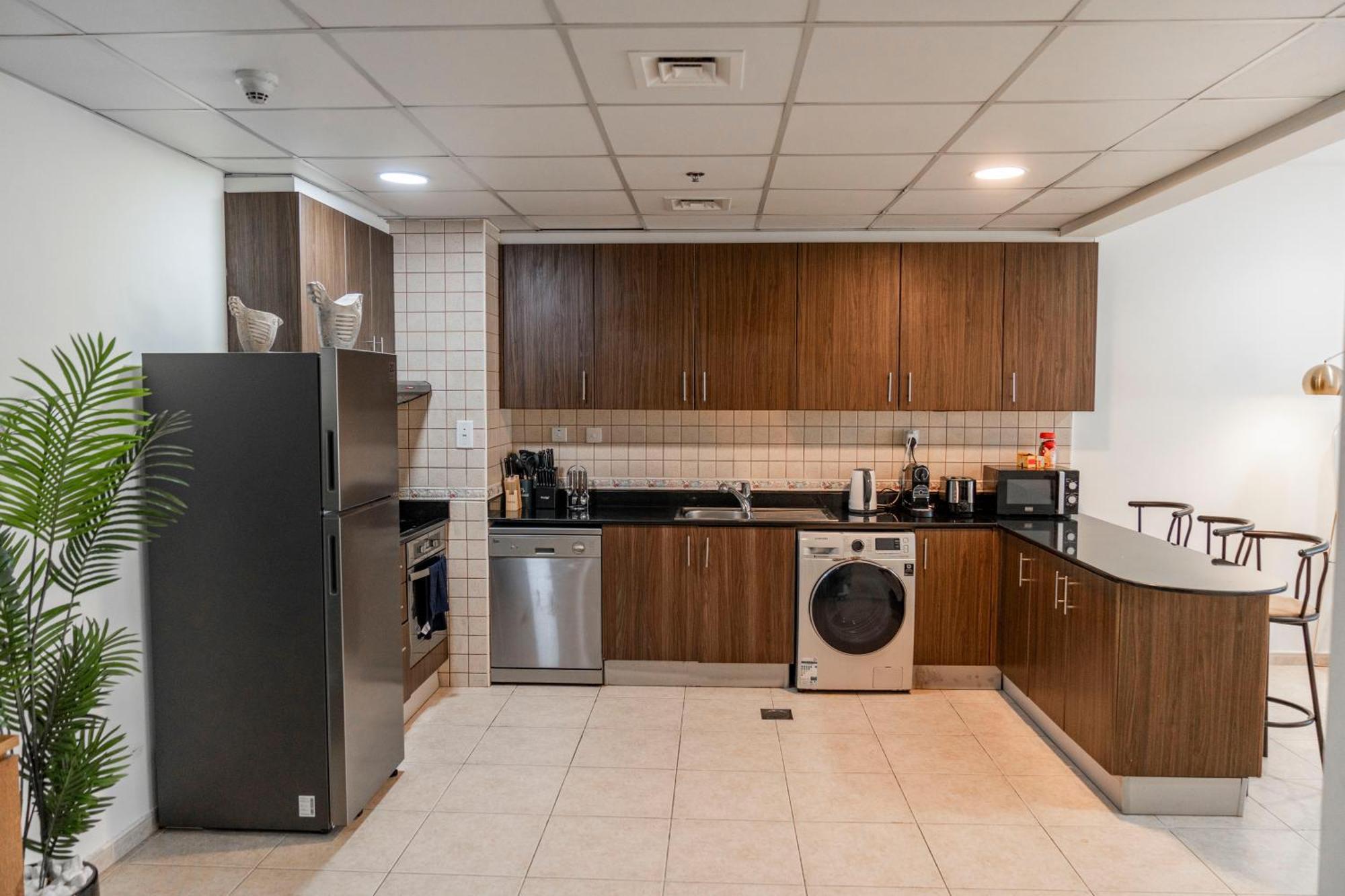 Apartment Stunning 1 Bedroom In Marina Dubai
